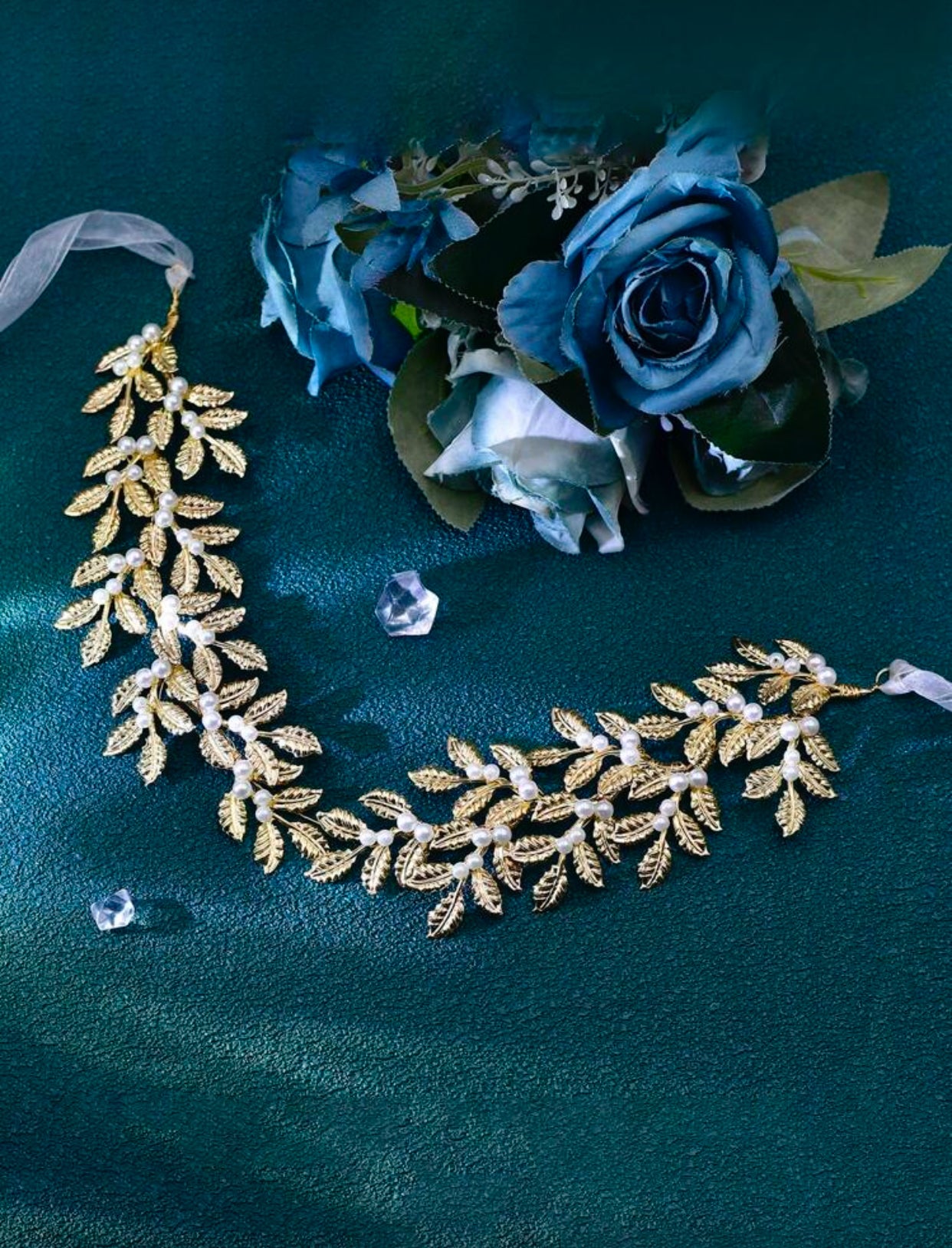 پارچە تاجێ بوکێ یێ مەعدەنی ب کریستاڵان