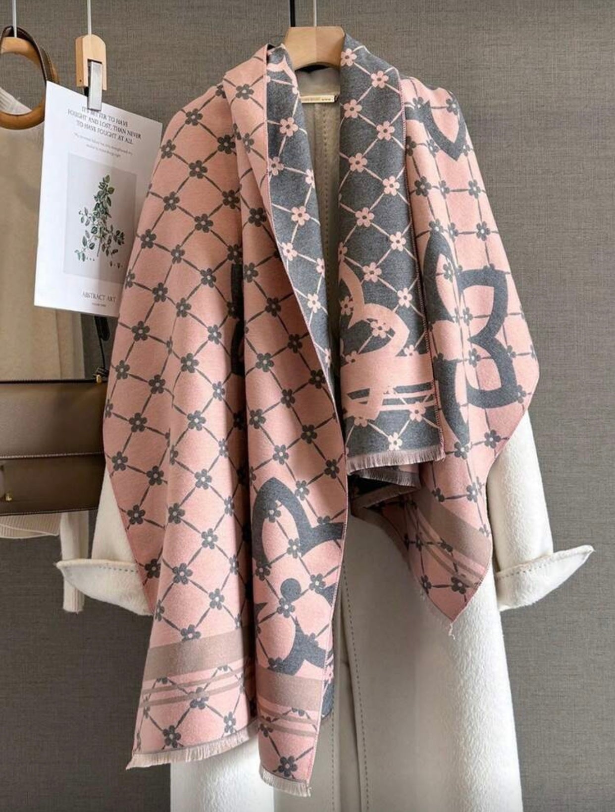 Elegant Clover Pattern Jacquard Scarf