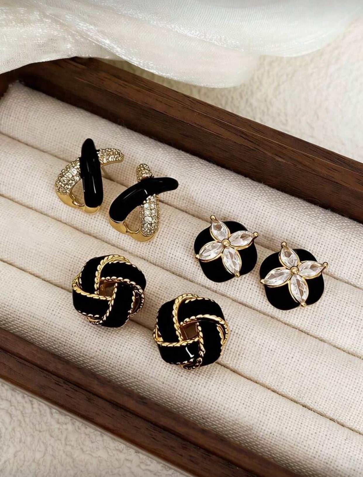 أقراط سمك منسوجة زجاجية أنيقة