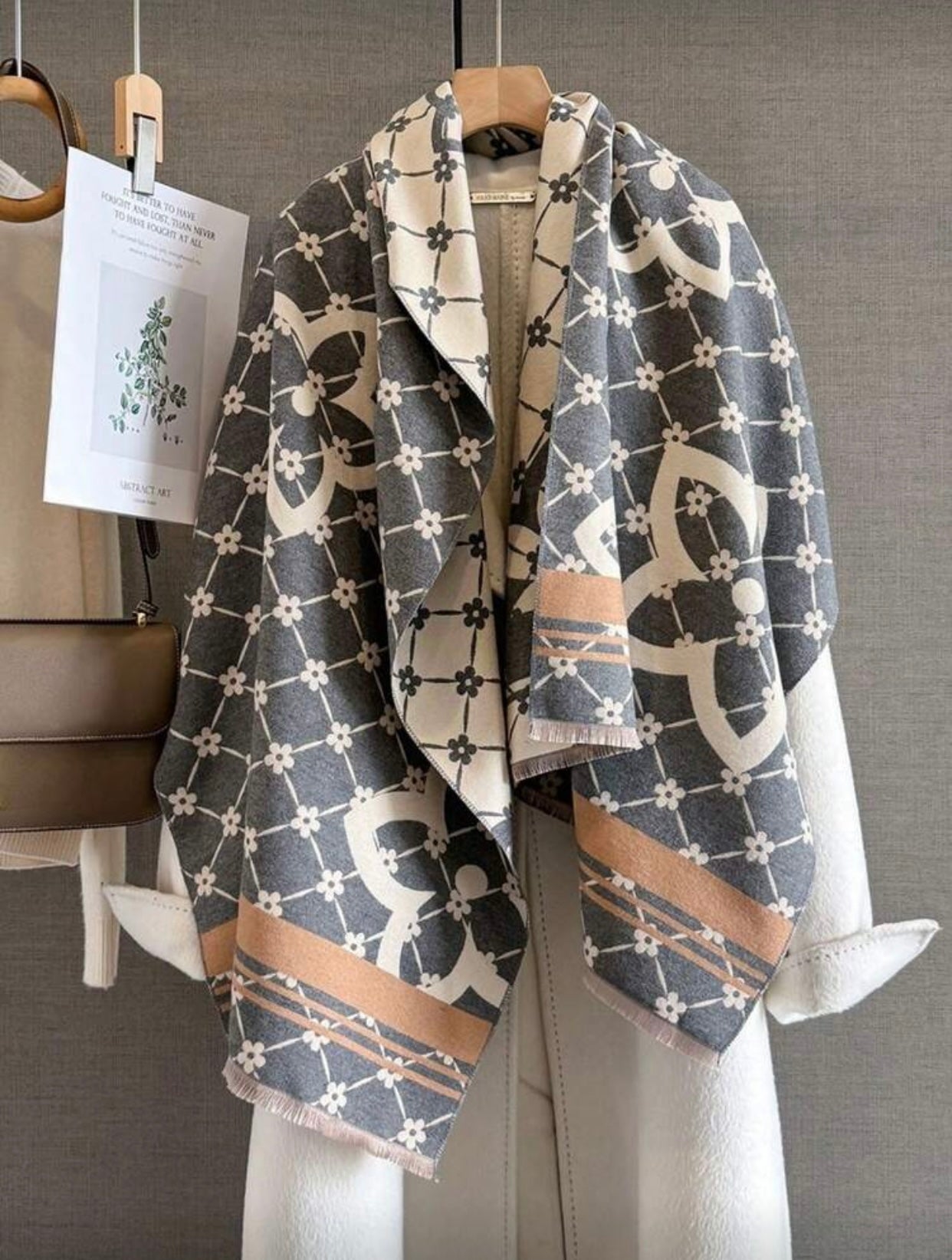 Elegant Clover Pattern Jacquard Scarf