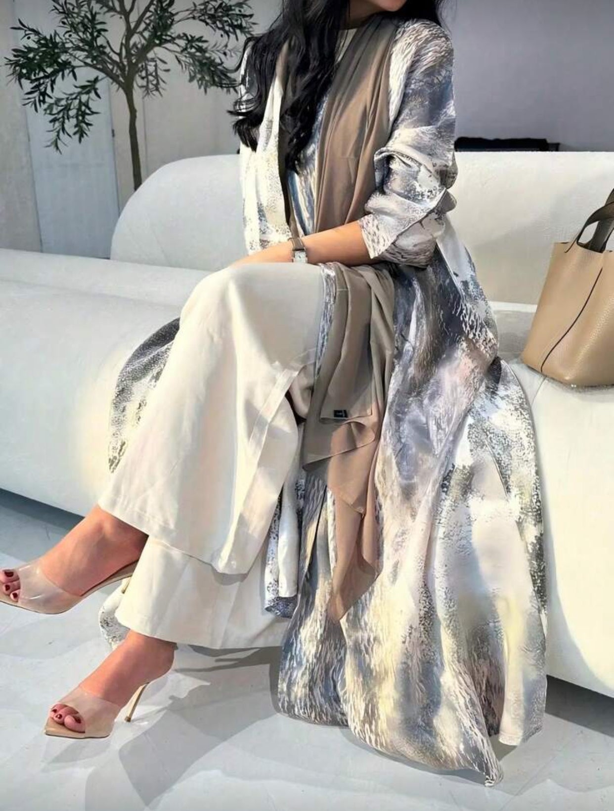 گه لابيه كى درێژ ب نەخشەكێ نازك