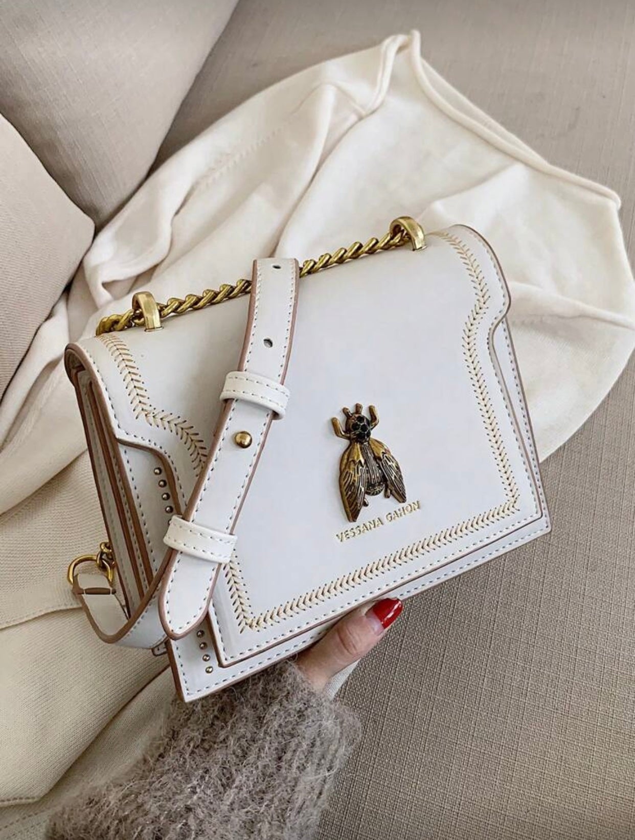 حقيبة كتف مربعة كلاسيكية بتصميم نحلة