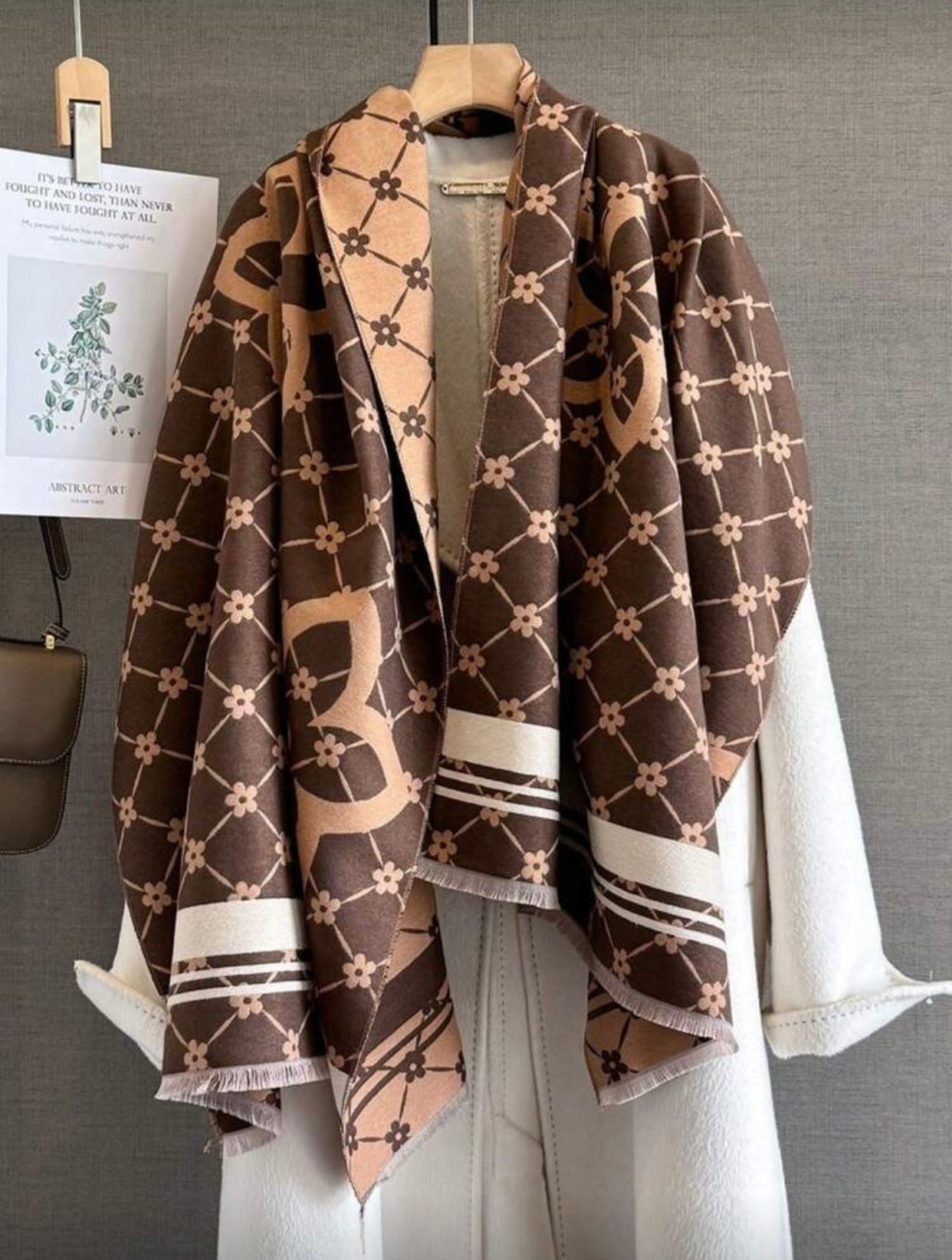 Elegant Clover Pattern Jacquard Scarf