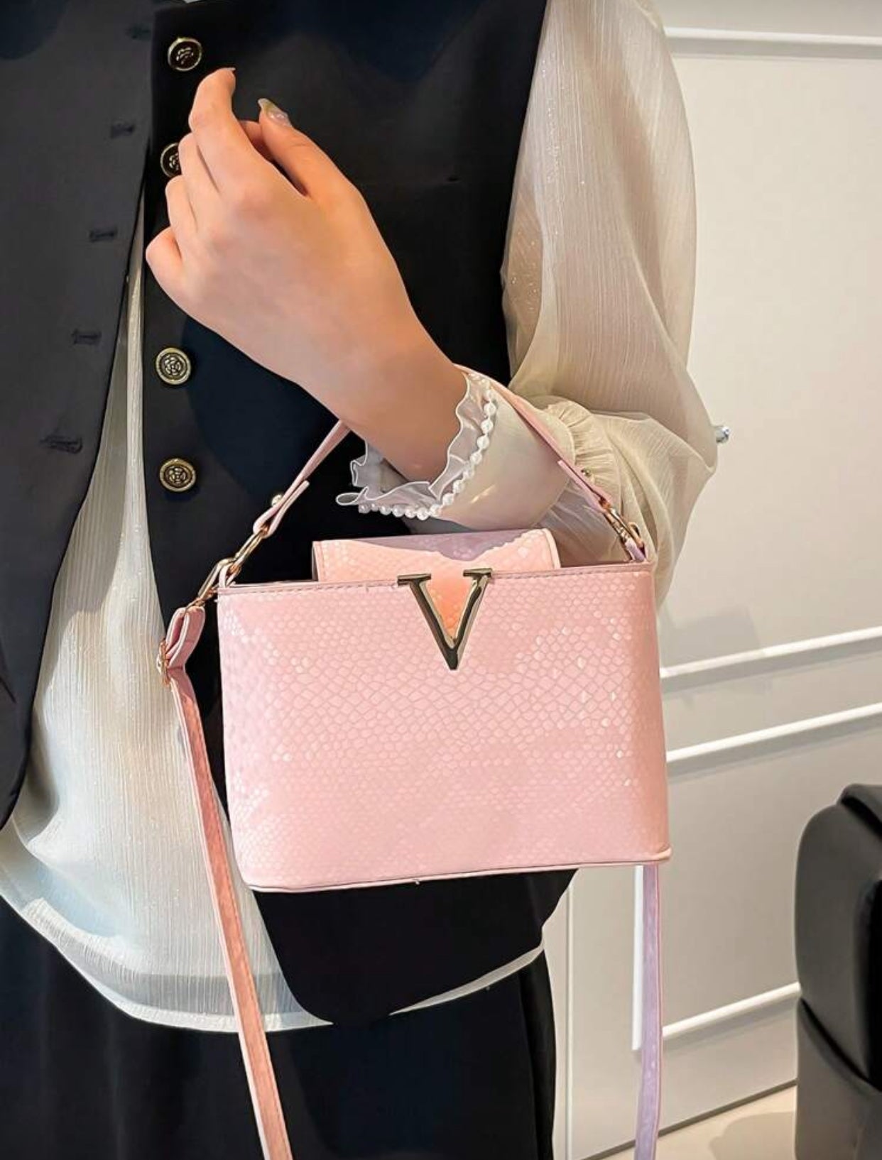 حقيبة كتف نسائية فاخرة بنقشة التمساح