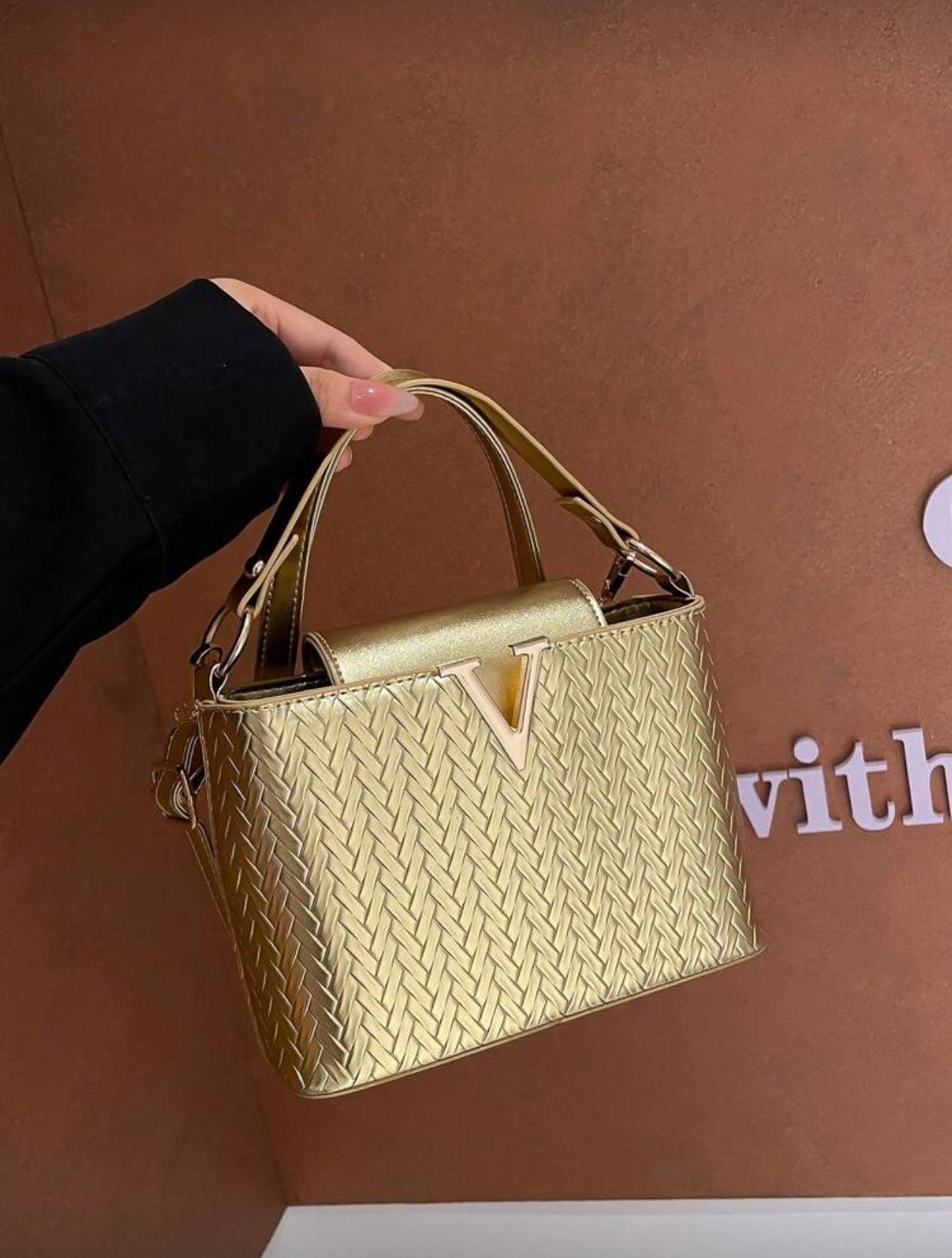 حقيبة كتف نسائية فاخرة بنقشة التمساح