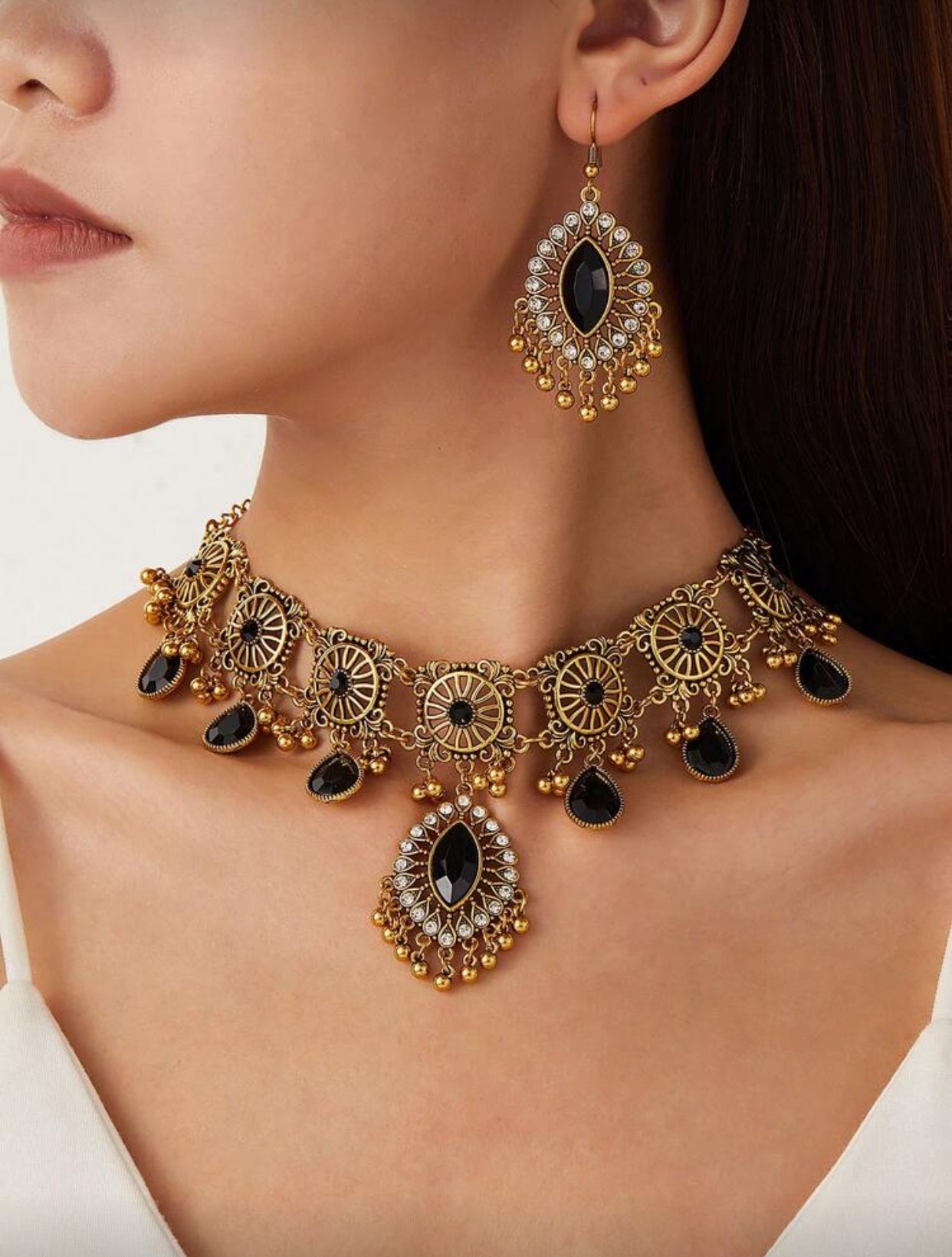 طقم مجوهرات نحاس عتيق مخرم بشرابة