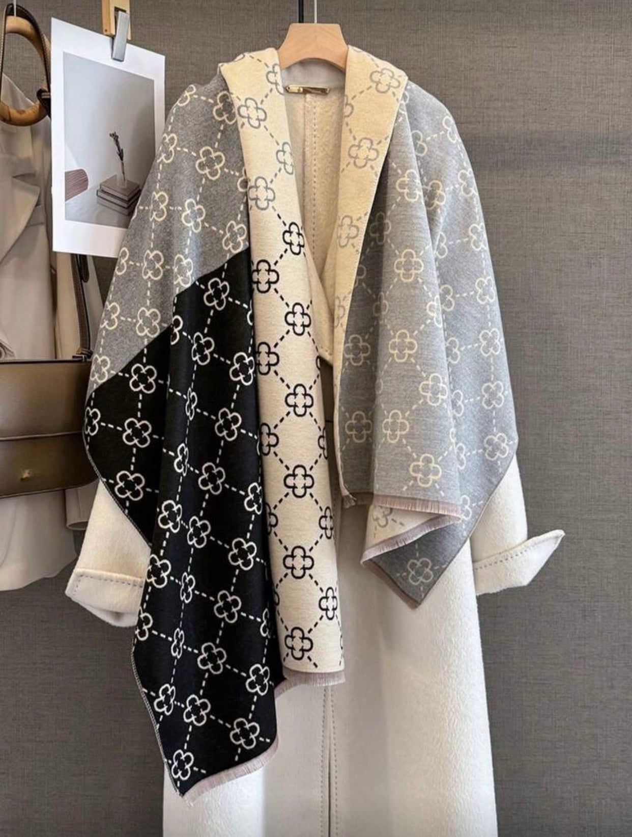 Elegant Clover Pattern Jacquard Scarf