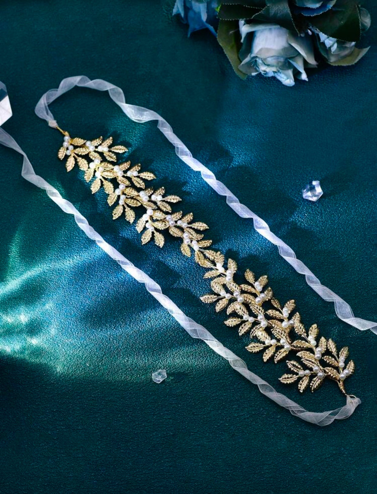 پارچە تاجێ بوکێ یێ مەعدەنی ب کریستاڵان