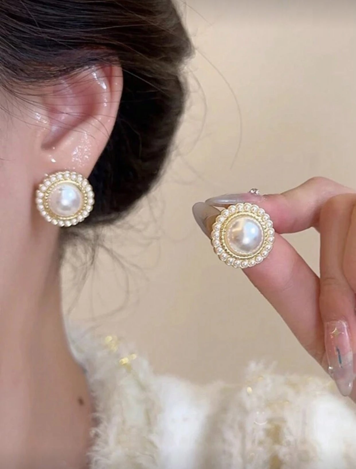 أقراط زهور حريرية أنيقة مزينة بالحروف