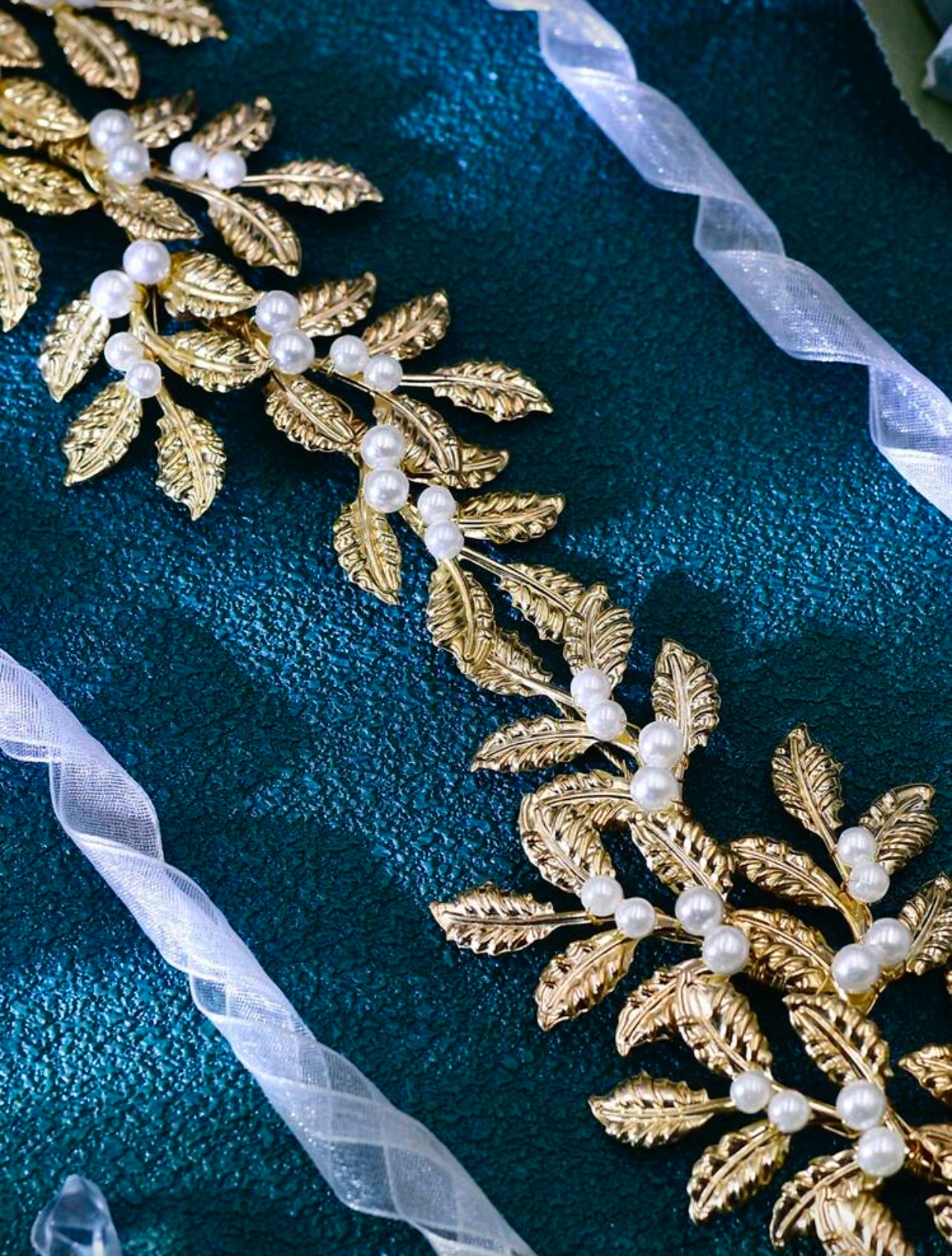 پارچە تاجێ بوکێ یێ مەعدەنی ب کریستاڵان