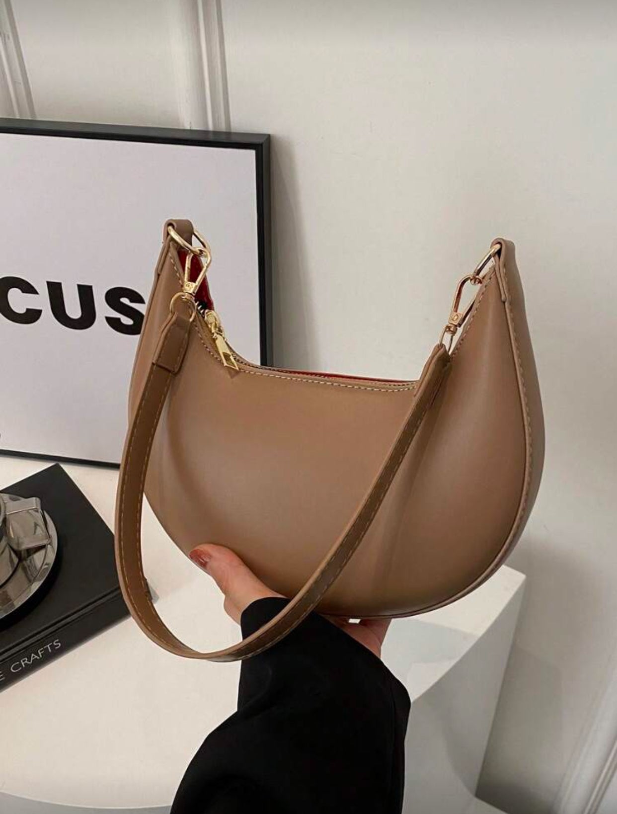 حقيبة كتف جلد PU بتصميم هلال