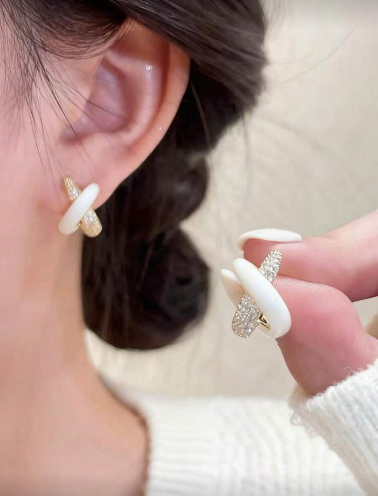 أقراط سمك منسوجة زجاجية أنيقة