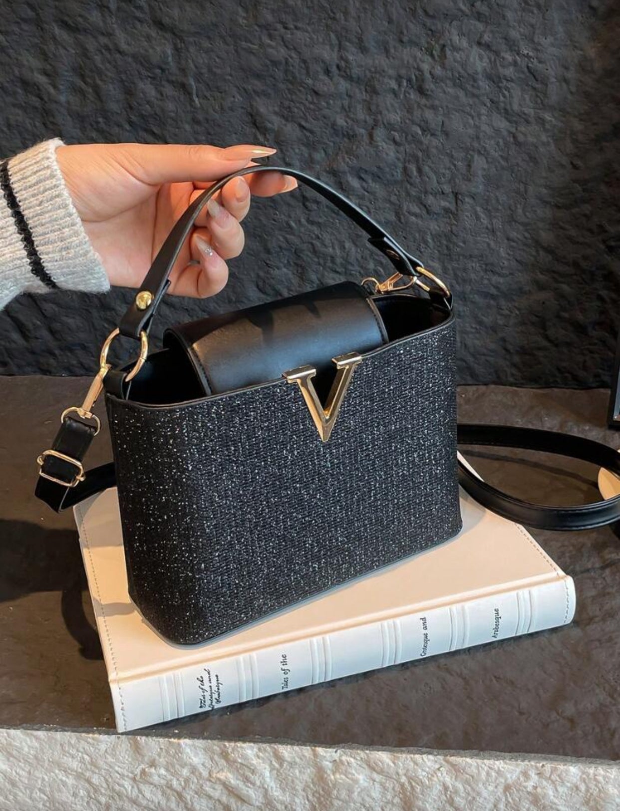 حقيبة كتف نسائية فاخرة بنقشة التمساح