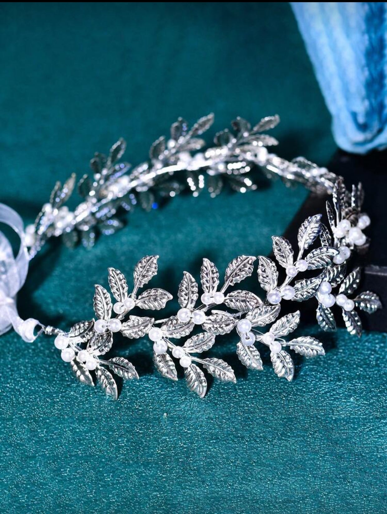 پارچە تاجێ بوکێ یێ مەعدەنی ب کریستاڵان